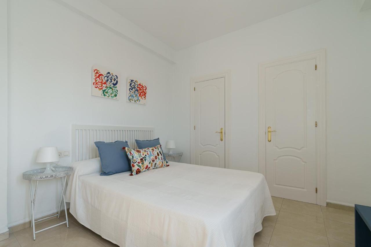 Maisuit Apartment Malaga City Center Bagian luar foto